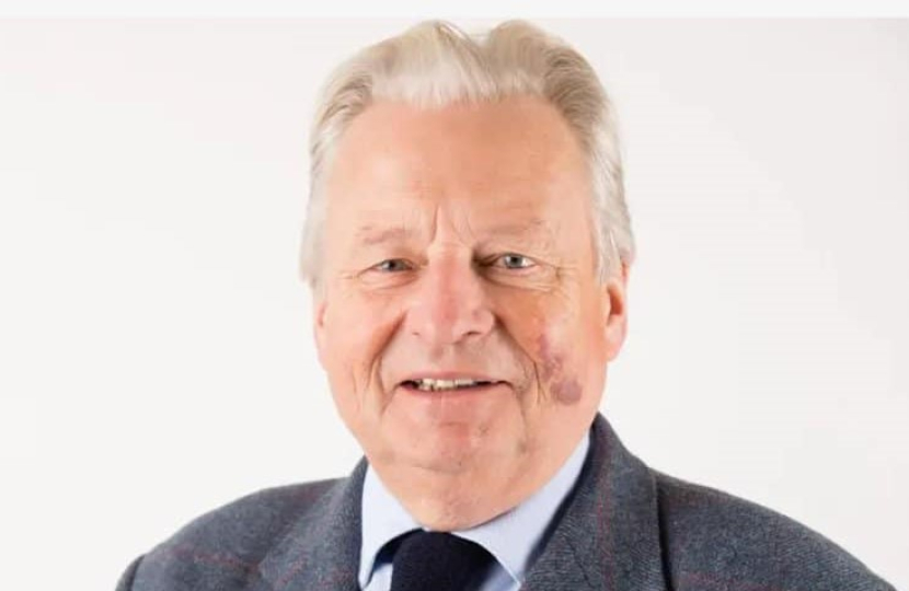  MS pays tribute to Lord Dafydd Elis-Thomas